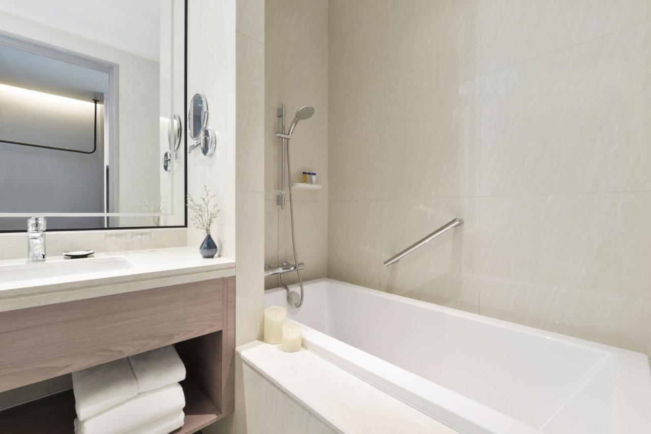Nakhonratchasima Centre Point Hotel Terminal21 Korat מראה חיצוני תמונה Bathroom