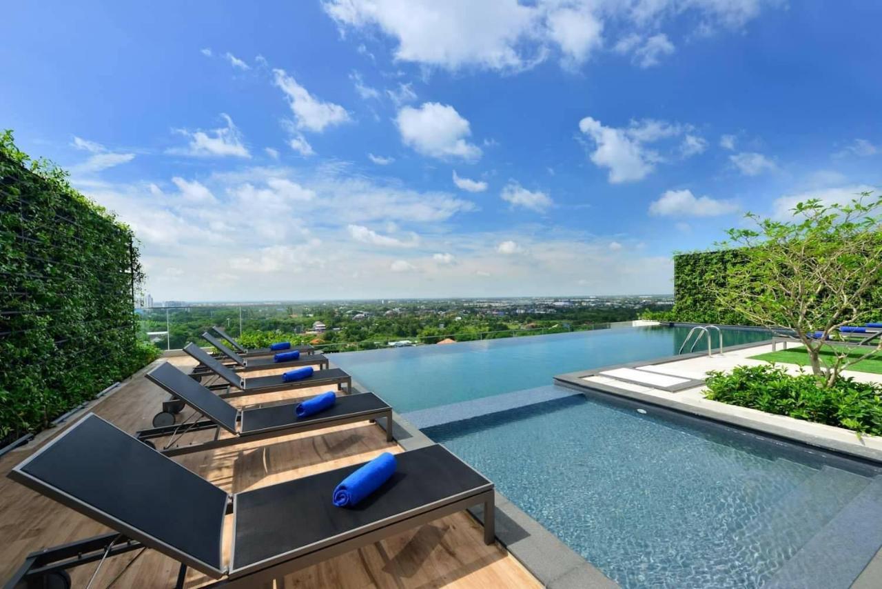 Nakhonratchasima Centre Point Hotel Terminal21 Korat מראה חיצוני תמונה Infinity pool at the hotel