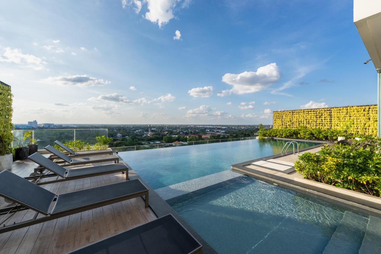 Nakhonratchasima Centre Point Hotel Terminal21 Korat מראה חיצוני תמונה Infinity pool at the rooftop