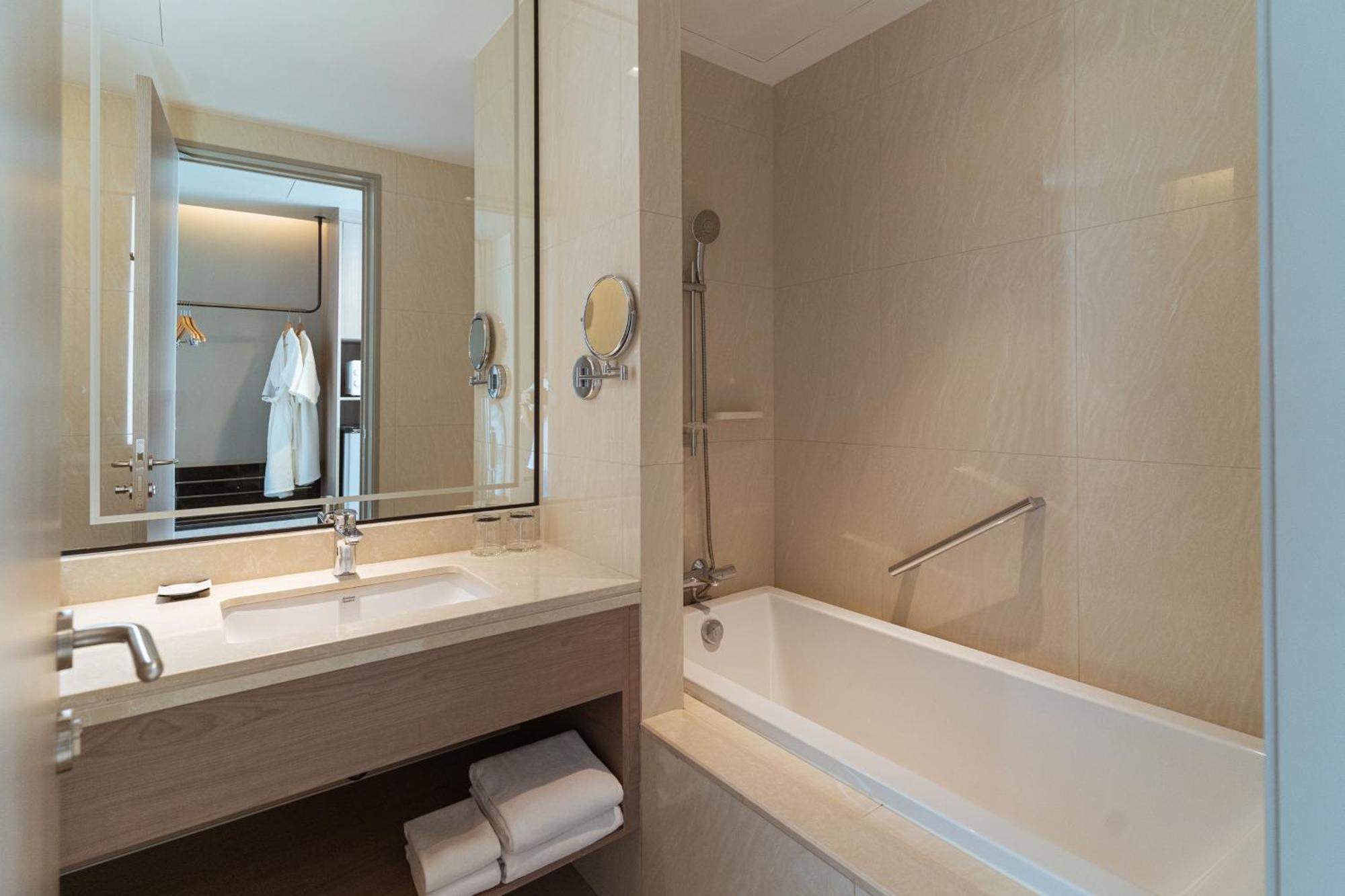 Nakhonratchasima Centre Point Hotel Terminal21 Korat מראה חיצוני תמונה Bathroom